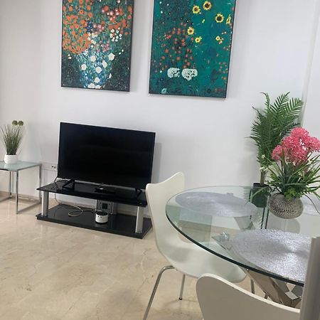 Beach And City Apartment A 50M De La Playa フエンヒロラ エクステリア 写真