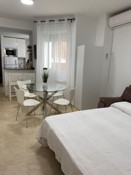 Beach And City Apartment A 50M De La Playa フエンヒロラ エクステリア 写真